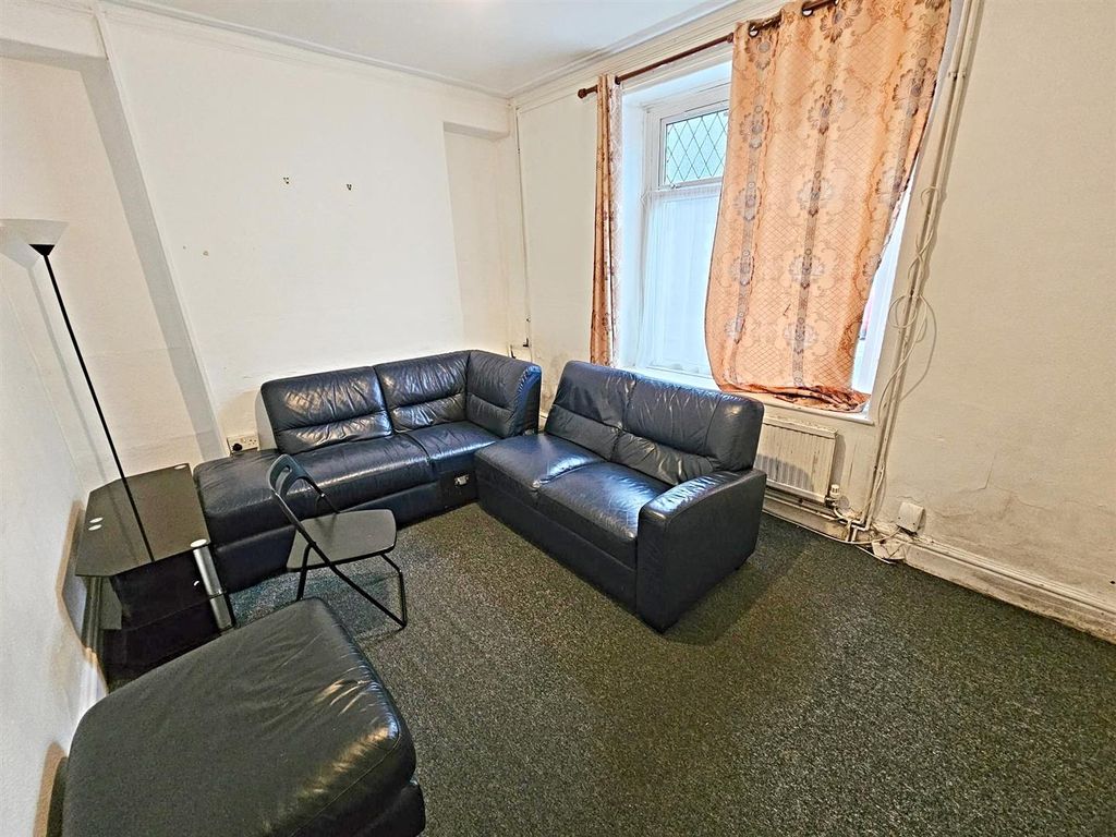 Property photo 2 of 10 Lounge