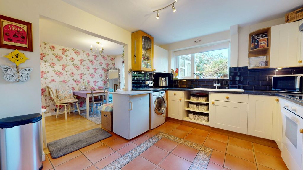 Property photo 3 of 21 4559135