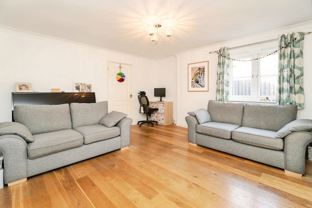 Property photo 3 of 16 Pbox-Img.Jpg