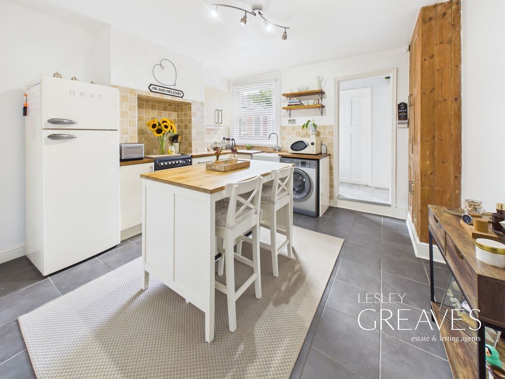 Property photo 3 of 16 Kitchen
