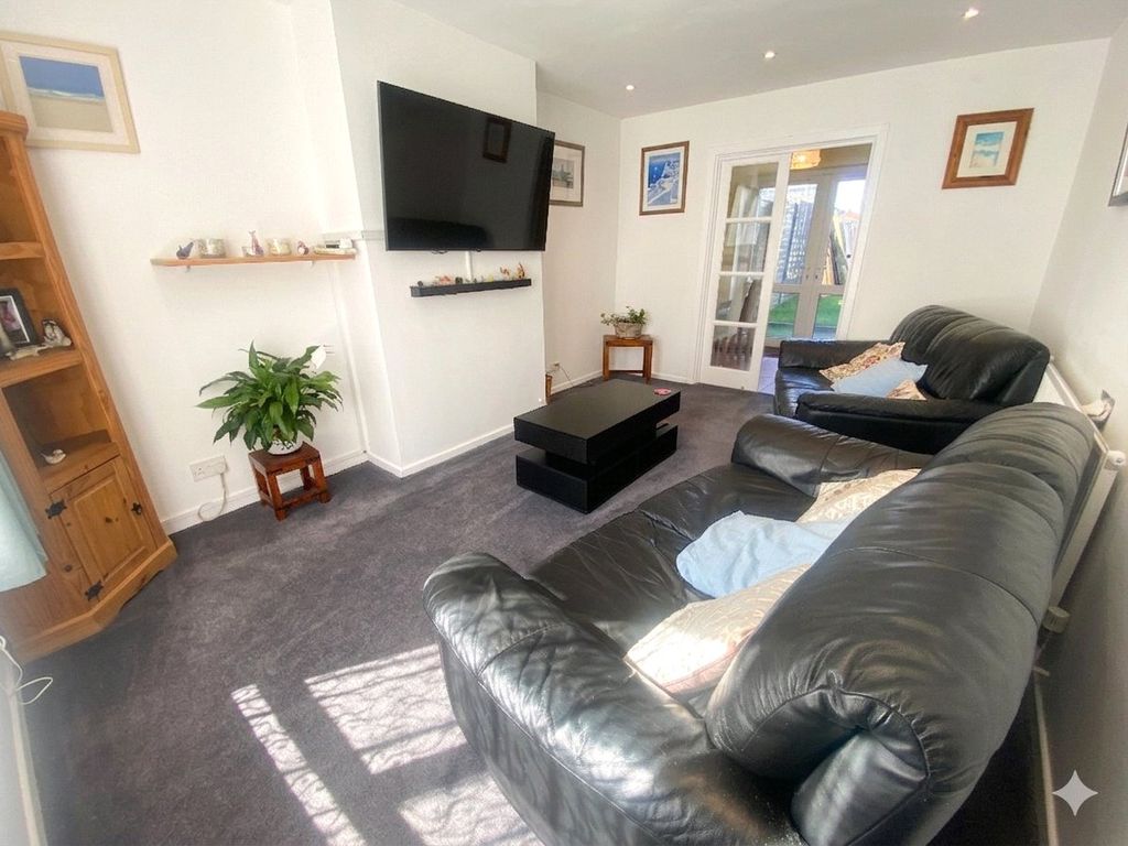 Property photo 2 of 15 Picture No. 13