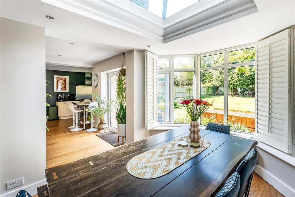 Property photo 2 of 22 16-Nutcroft-Grove-29.Jpg