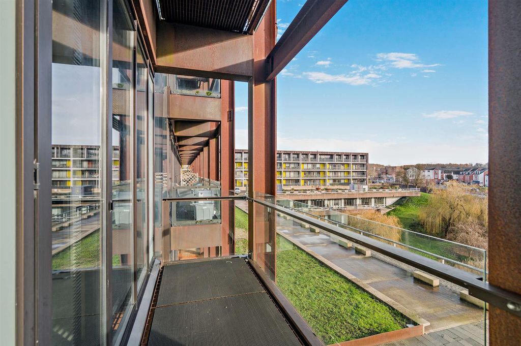 Property photo 2 of 11 8674194-Exterior02-800.Jpg