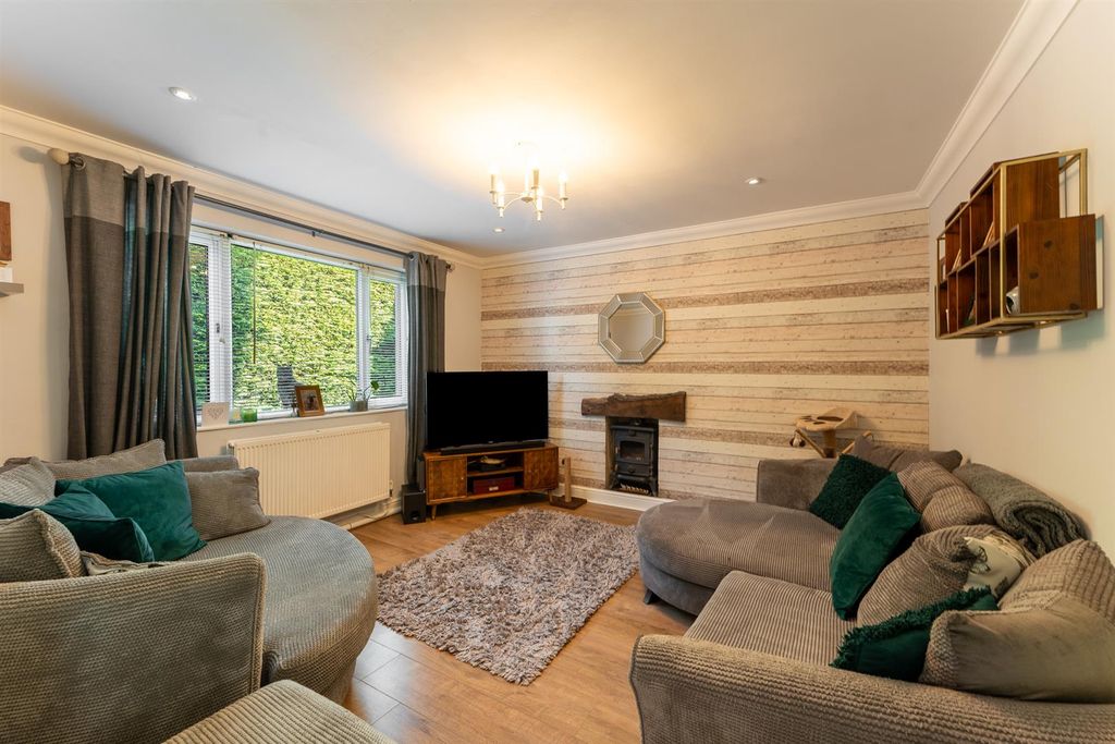 Property photo 2 of 18 Lounge 1.Jpg