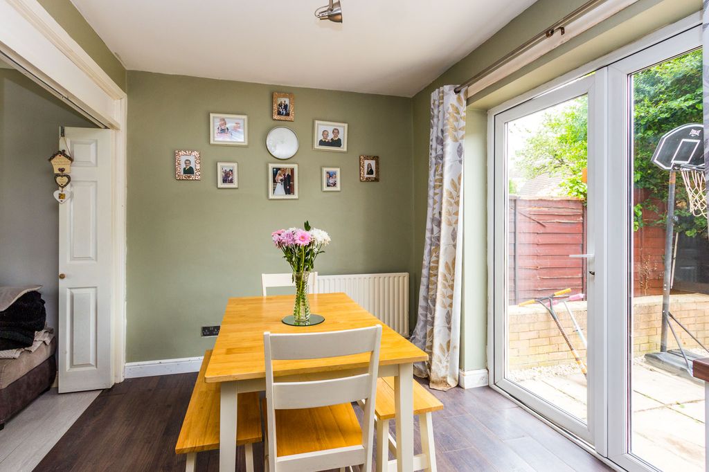Property photo 3 of 10 Dining Area