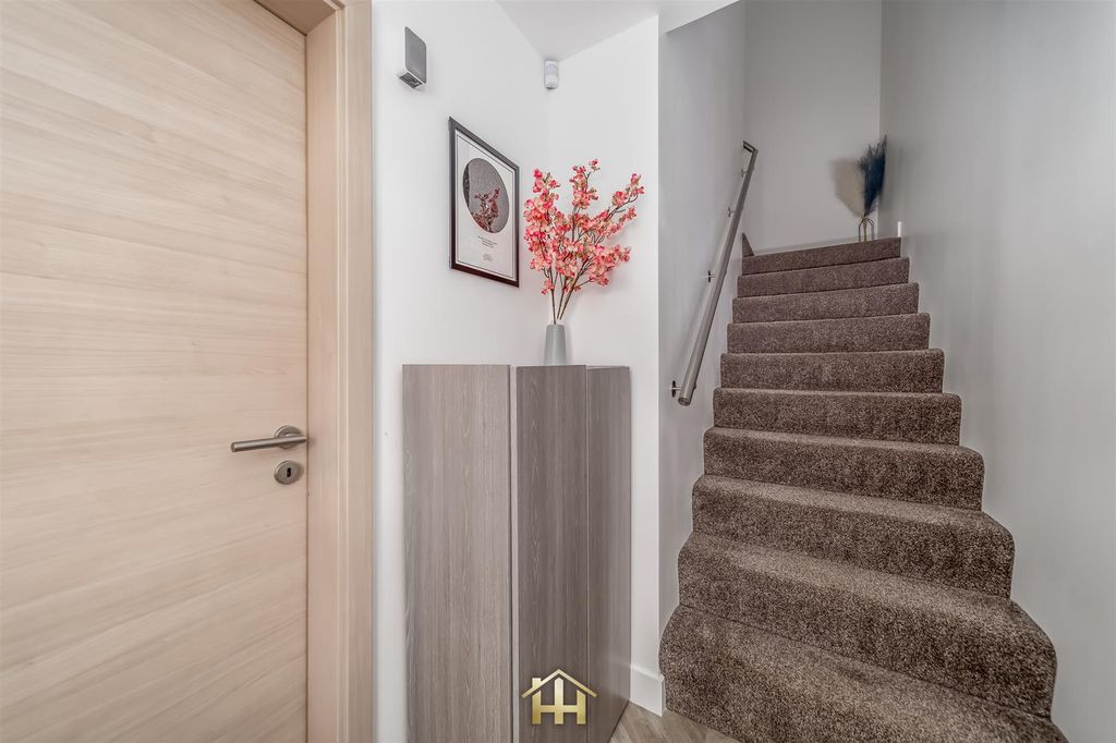 Property photo 2 of 23 7 Castleview Pl Dundee Dd4 0Fh 160726 Edit (26 Of