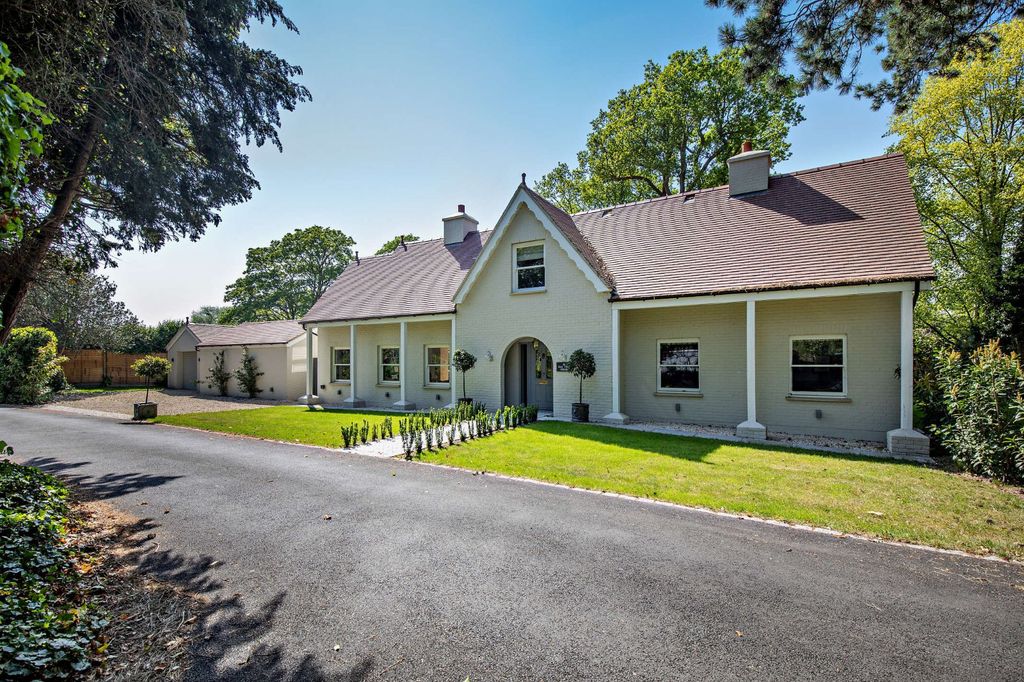 Property photo 1 of 21 Frontage