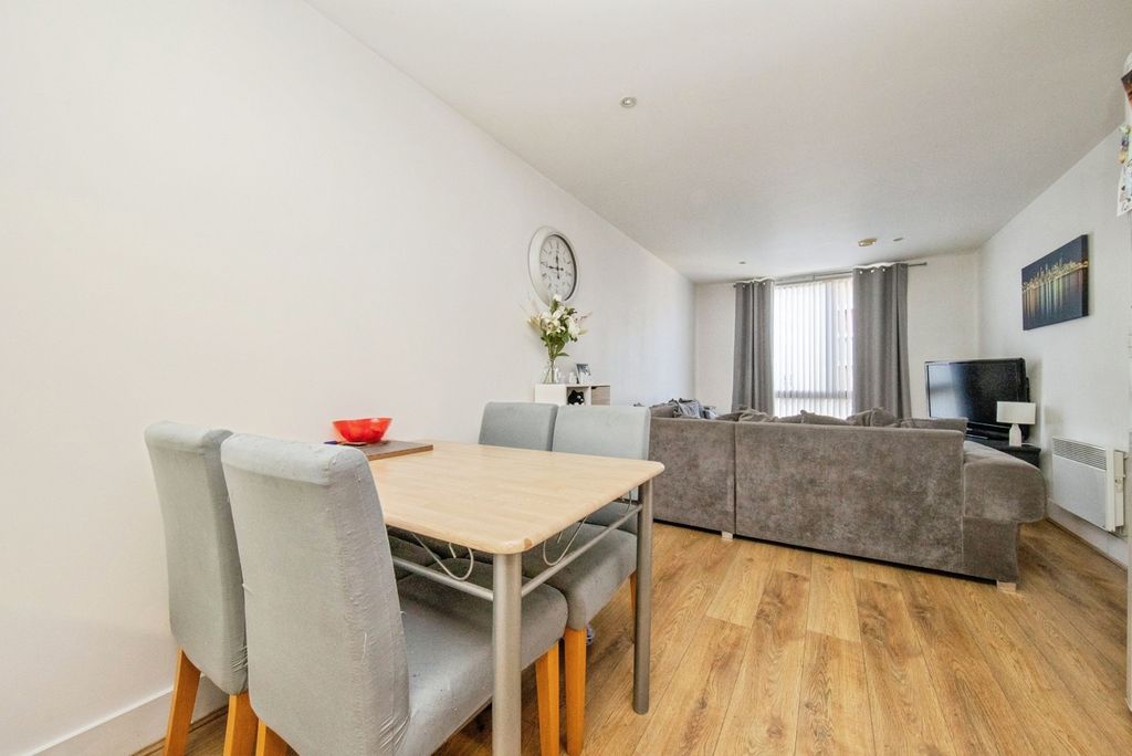 Property photo 3 of 8 Pbox-Img.Jpg