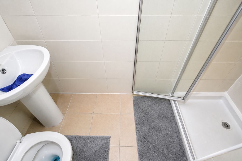 Property photo 3 of 5 Bathroom