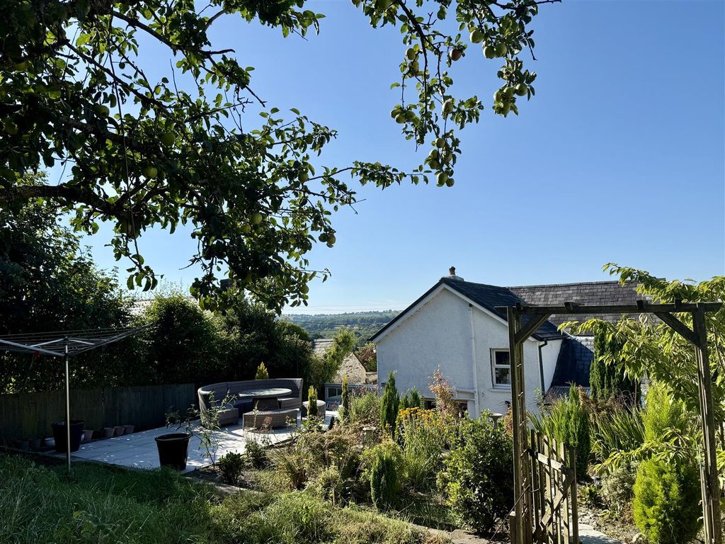 Property photo 3 of 28 Externally