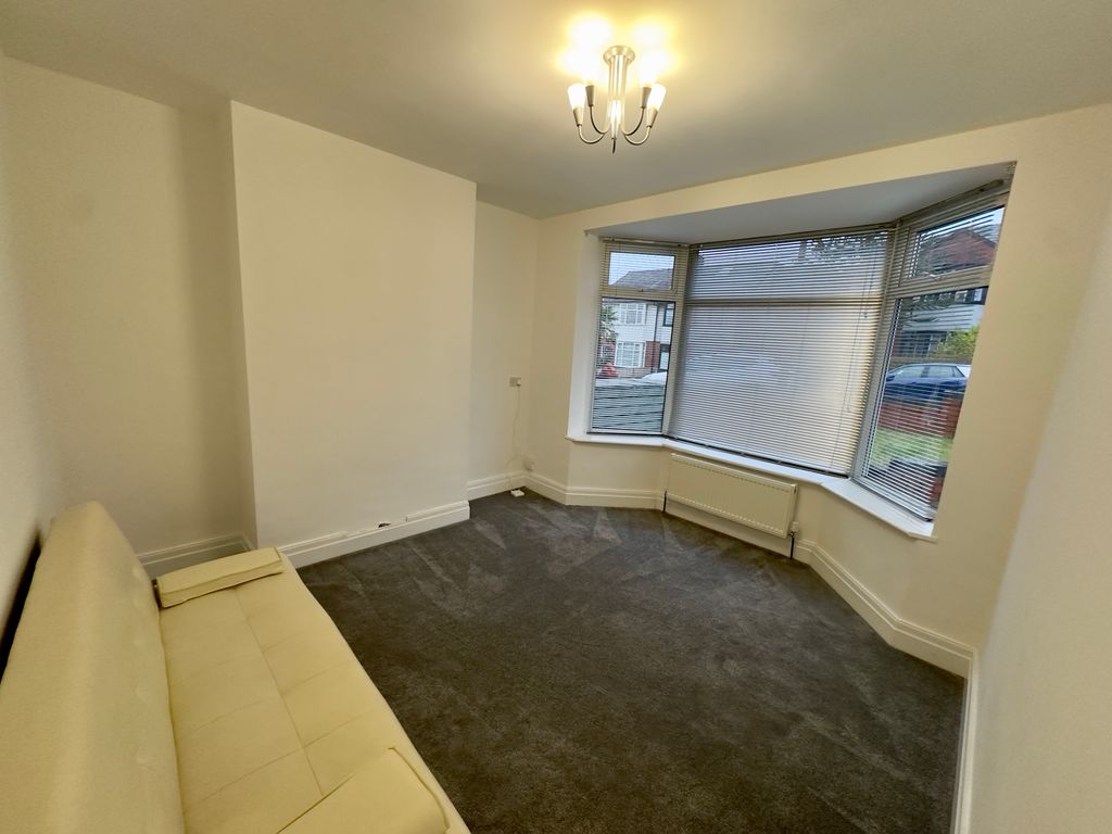 Property photo 3 of 21 Lounge