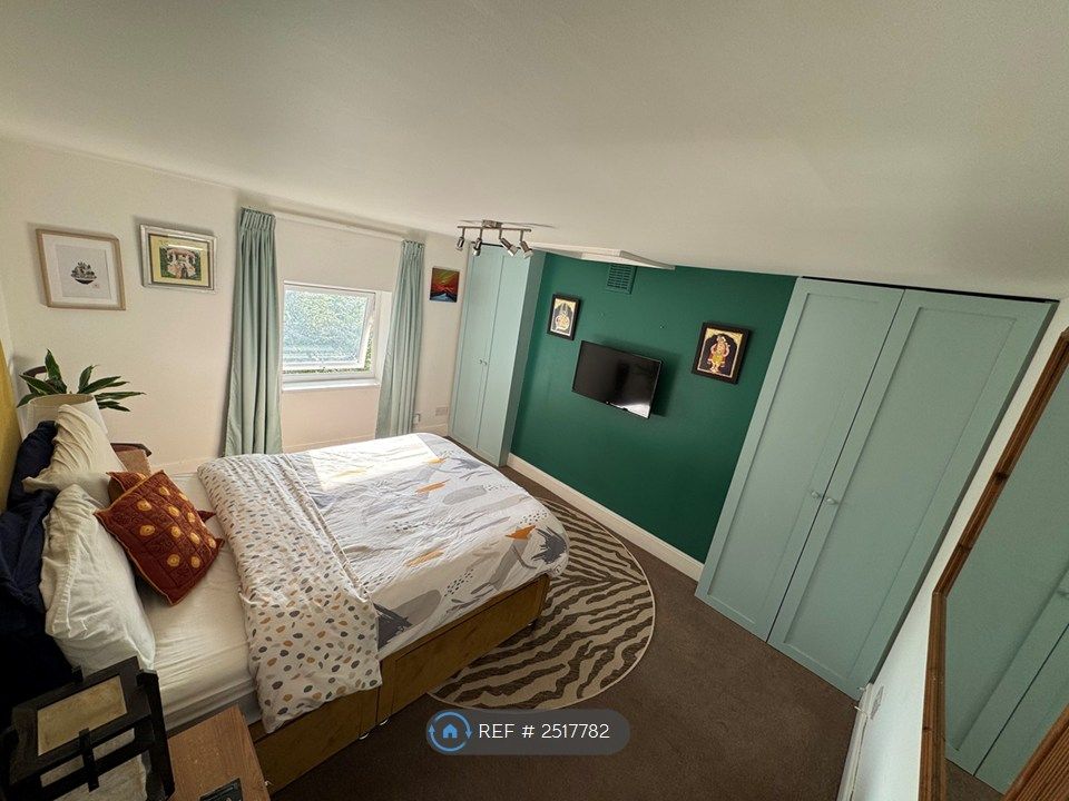 Property photo 3 of 20 Master Bedroom
