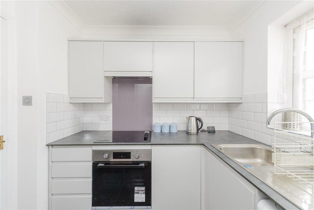 Property photo 3 of 8 Kitchen