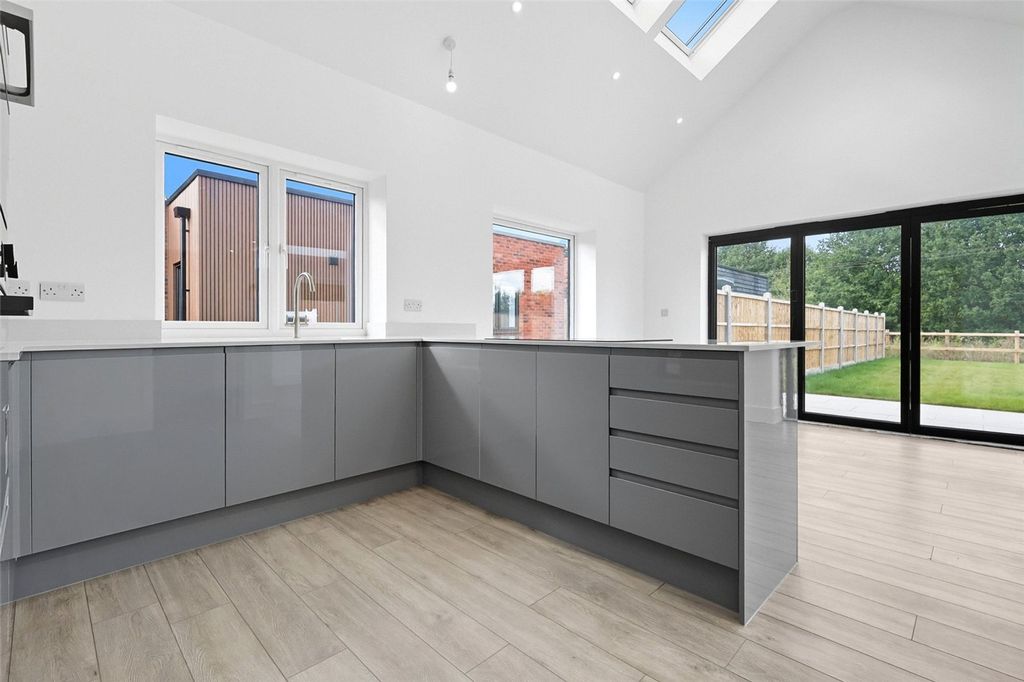 Property photo 3 of 19 Picture No. 03