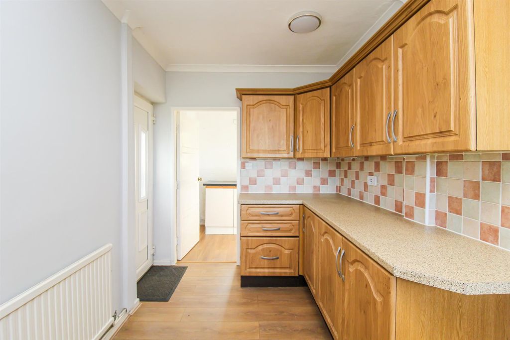 Property photo 3 of 10 Kitchen