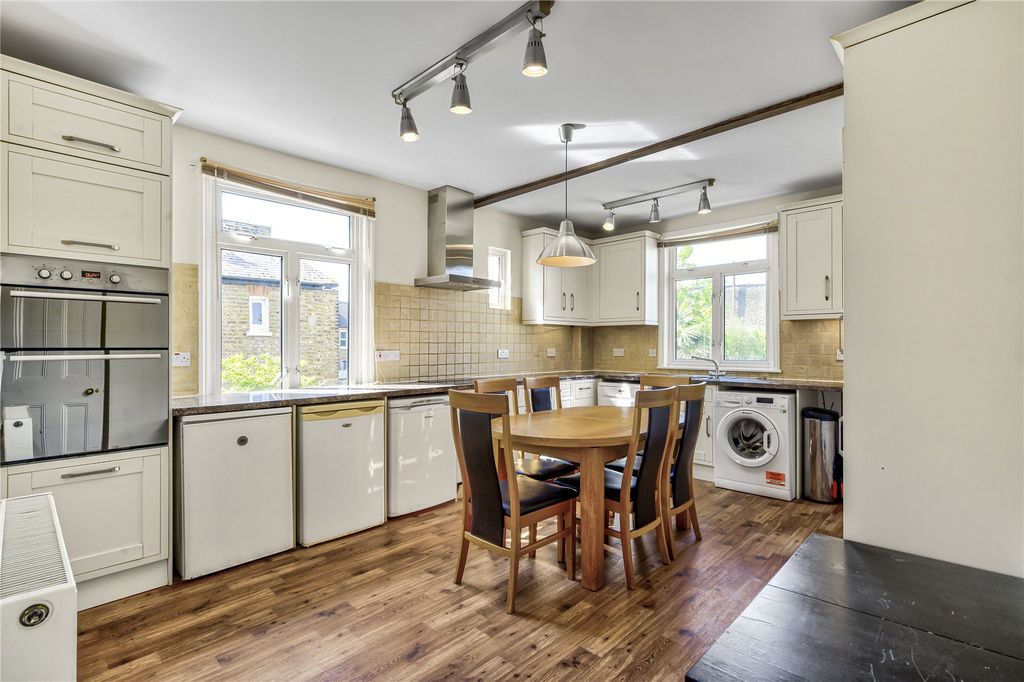 Property photo 3 of 19 Picture No. 23