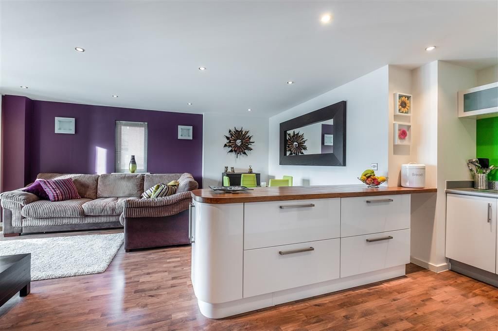 Property photo 3 of 8 Kitchen