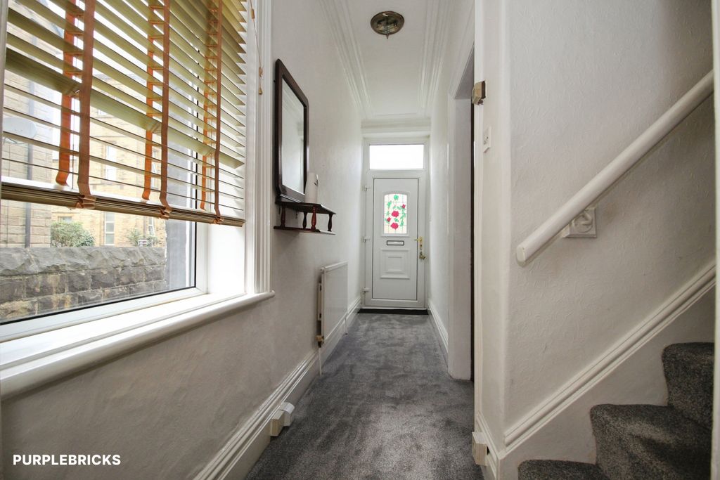 Property photo 2 of 21 Entrance Hall