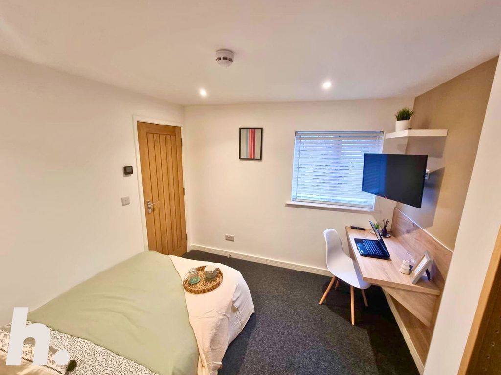 Property photo 1 of 7 Bedroo