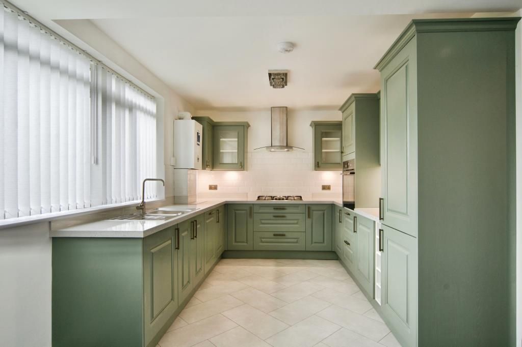 Property photo 3 of 27 Kitchen