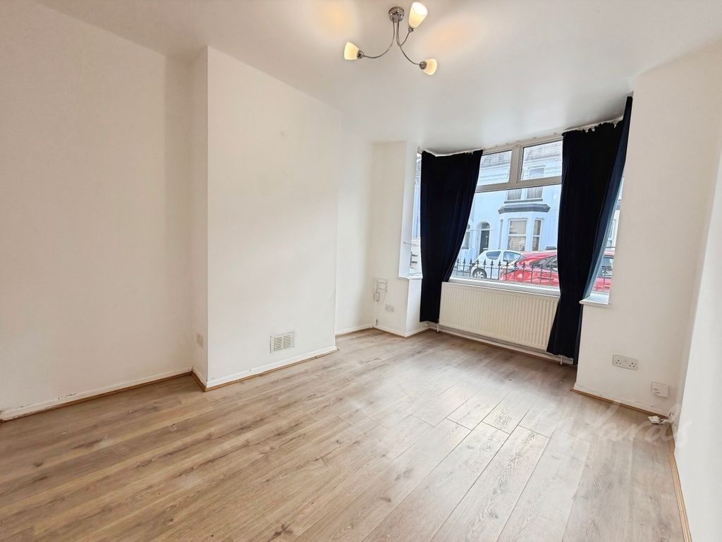 Property photo 3 of 10 Livingstone Lounge