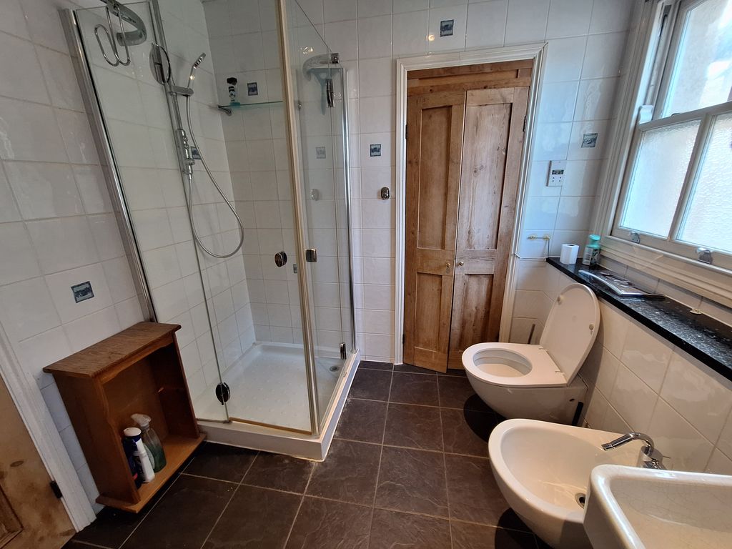 Property photo 2 of 12 Shower