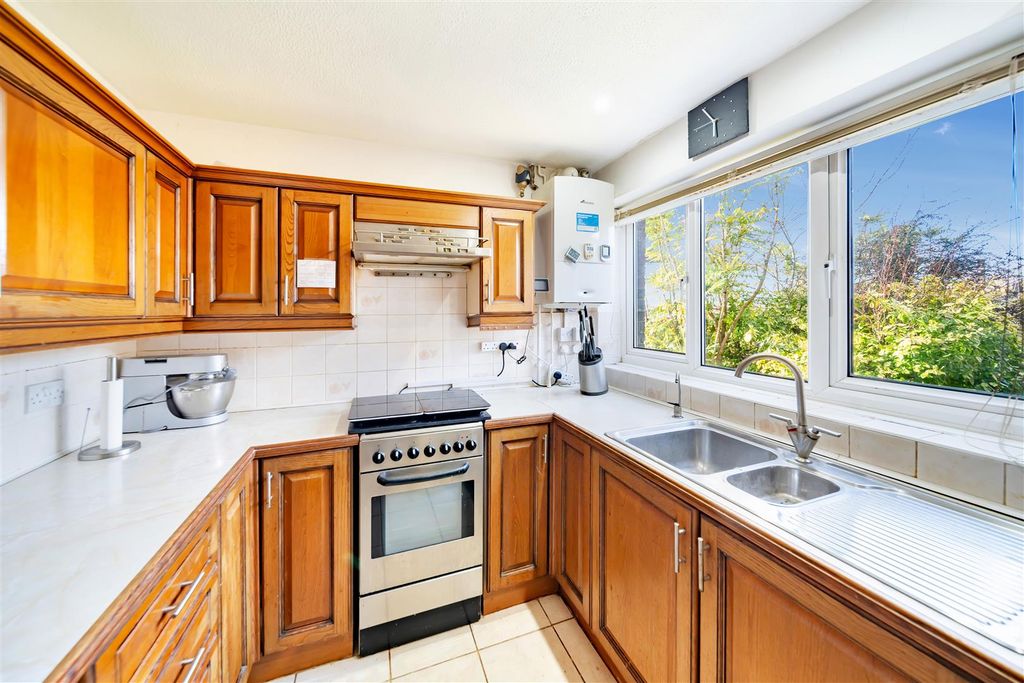 Property photo 3 of 9 North Hill Gardens-07.Jpg