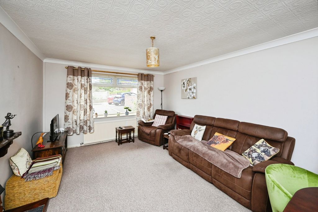 Property photo 2 of 17 Lounge