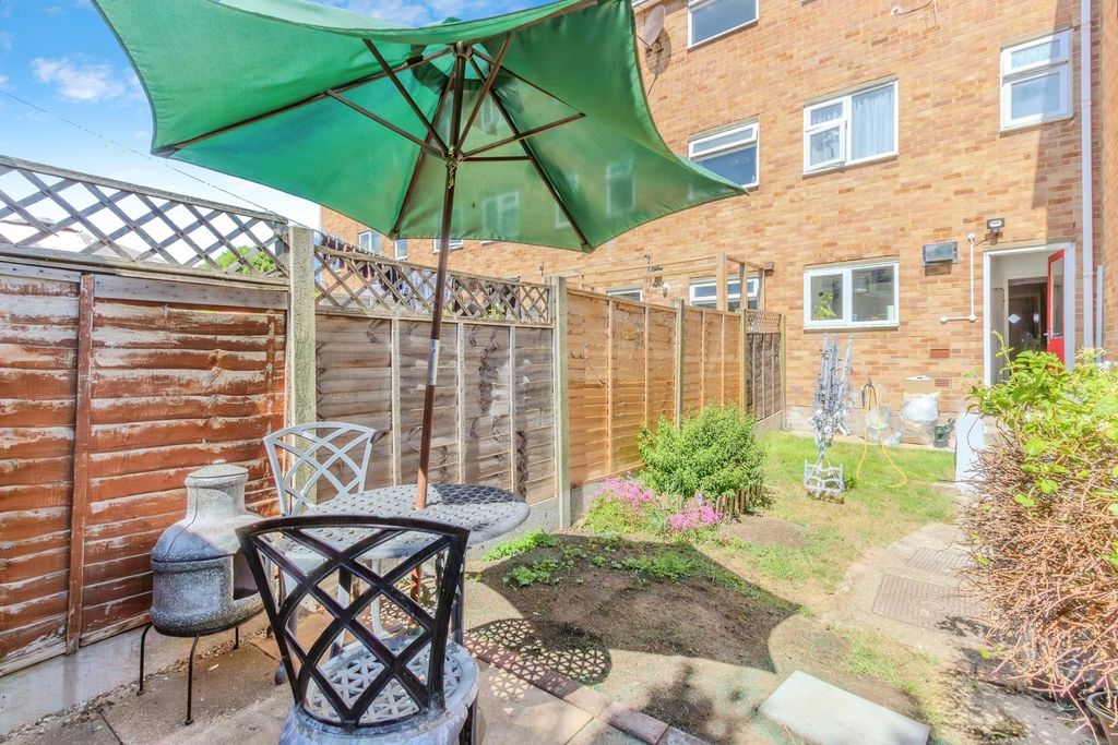 Property photo 2 of 17 Garden