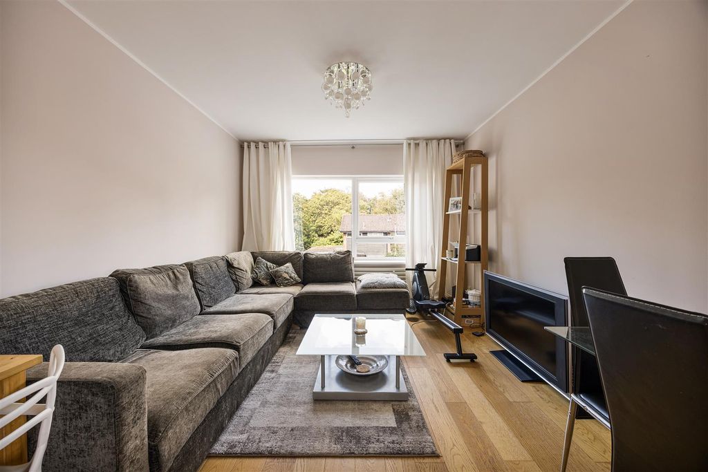 Property photo 3 of 18 Diana Close, E18