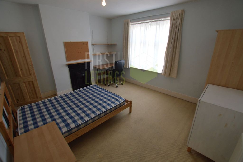 Property photo 1 of 9 Bedroom