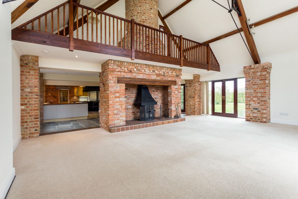 Property photo 2 of 11