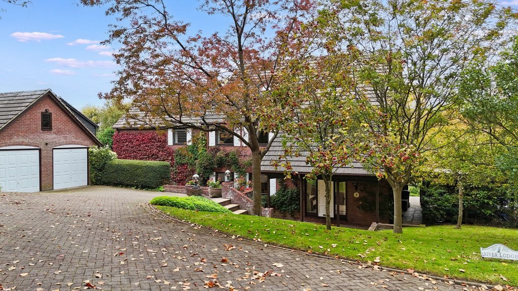 Property photo 1 of 28