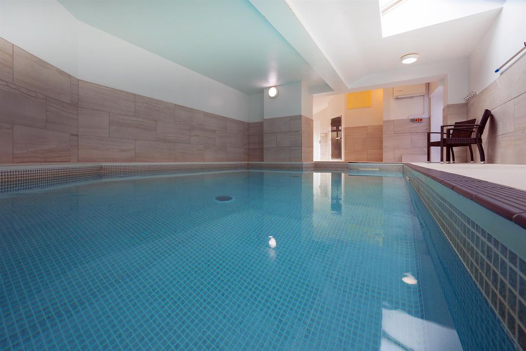 Property photo 2 of 31 Walnut-Poolsteamroom.Jpg
