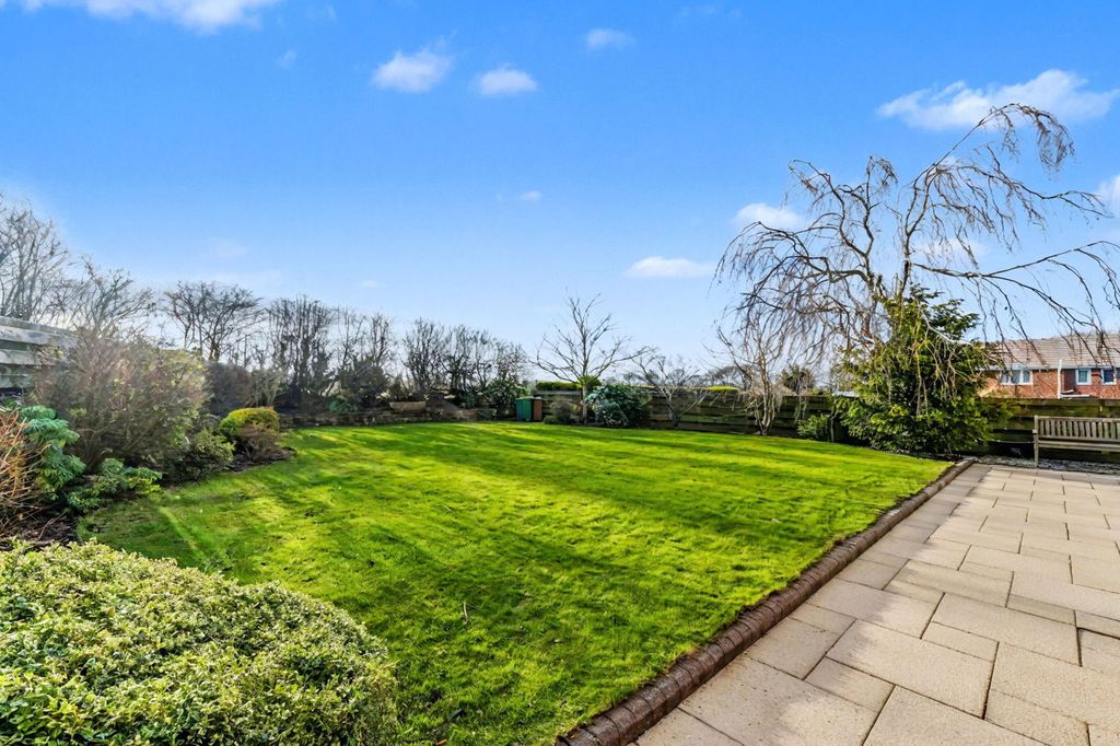 Property photo 2 of 34