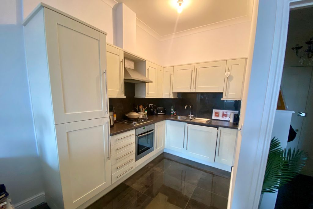 Property photo 3 of 8 Kitchen