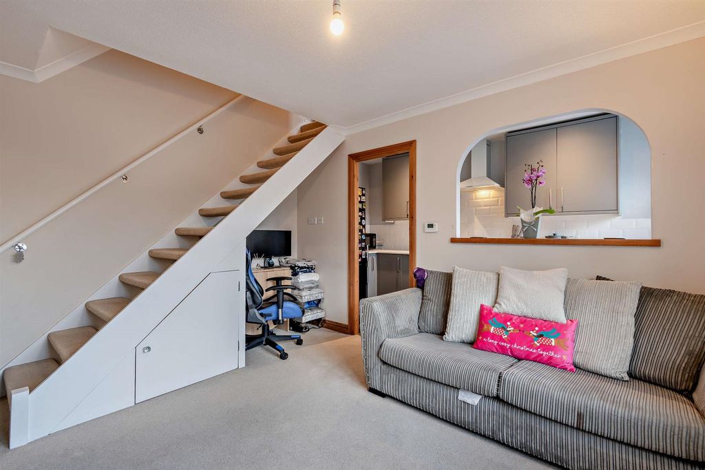 Property photo 2 of 14 8674845-Interior10-800.Jpg