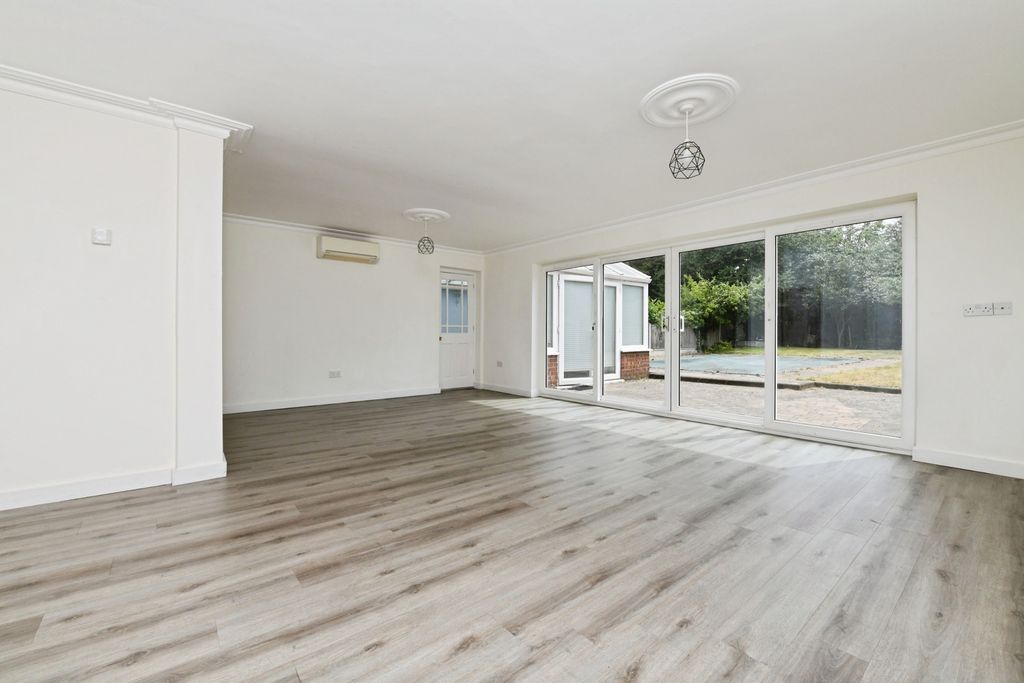 Property photo 3 of 19 Pbox-Img.Jpg