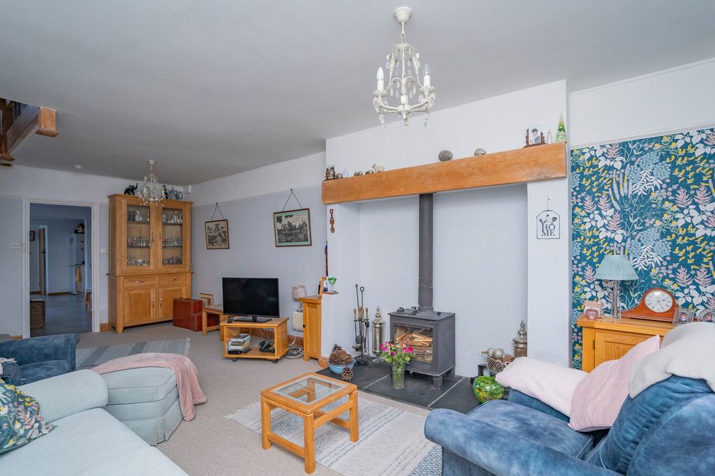 Property photo 3 of 25