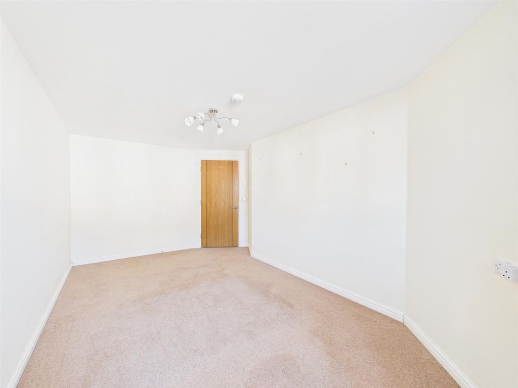 Additional image 11 of 2 bed flat for salePicton Avenue, Porthcawl CF36