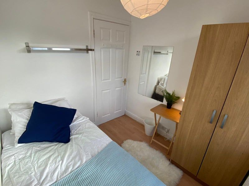 Property photo 3 of 14 Room 5- £635 Available Now