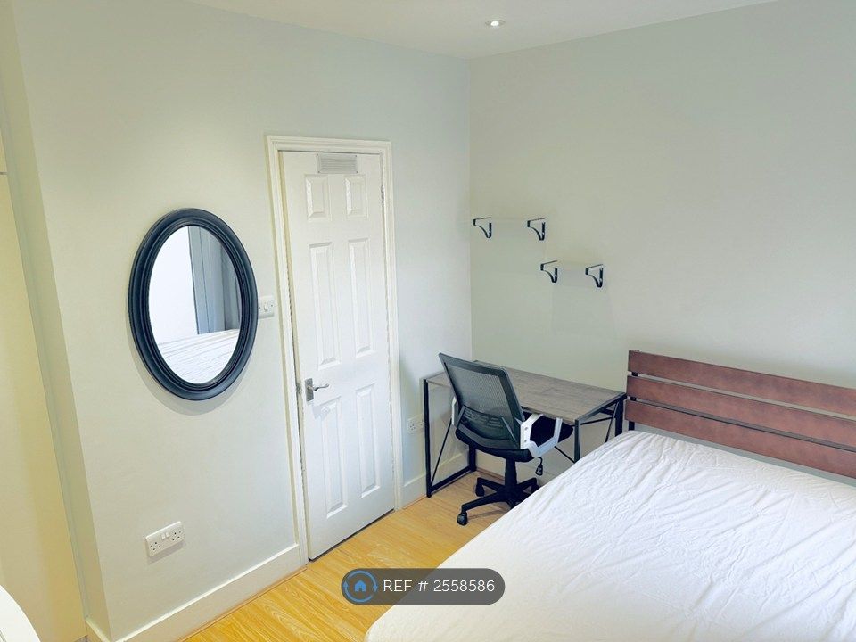 Property photo 1 of 6 Double Ensuite Room