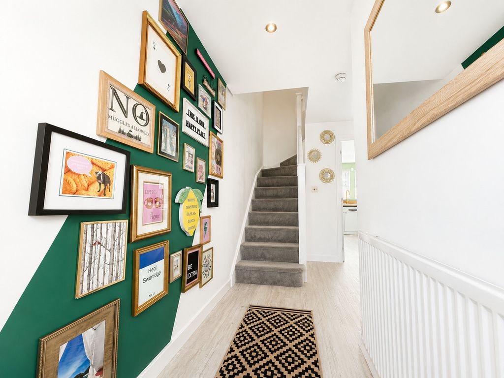 Property photo 2 of 25