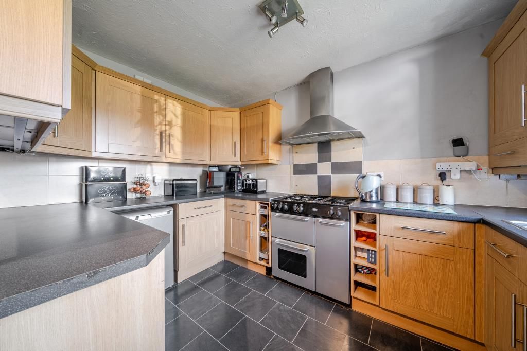 Property photo 2 of 25 Kitchen