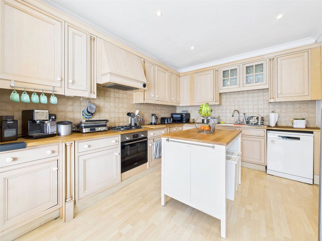 Property photo 2 of 18 Picture No. 22