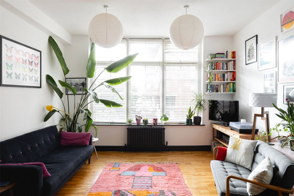 Property photo 1 of 13 Lion Mills, E2