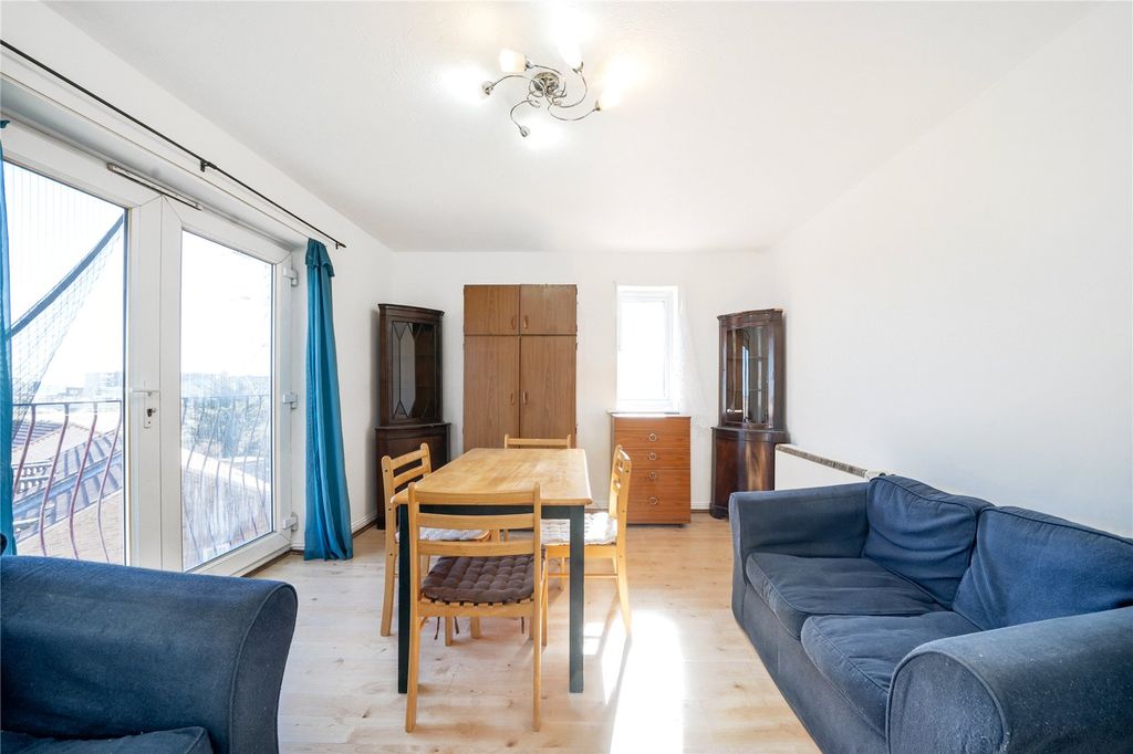 Property photo 2 of 8 Reception