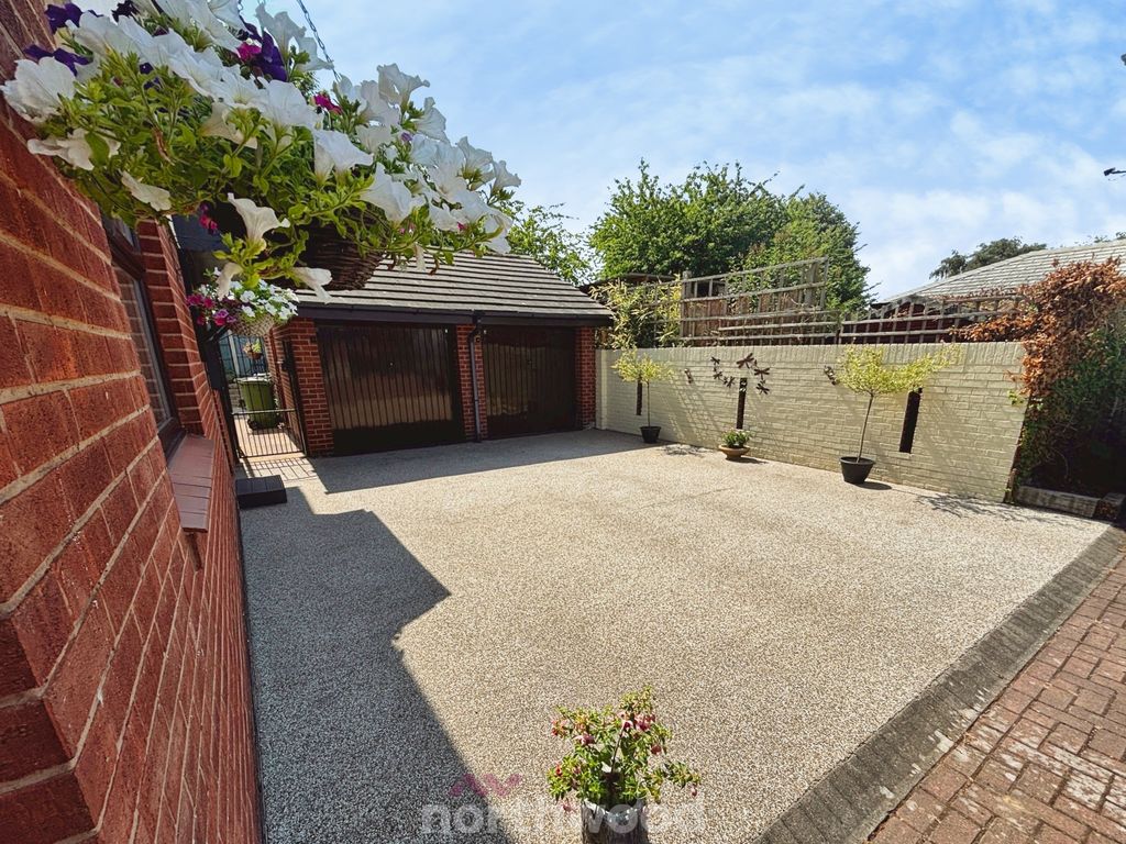 Property photo 2 of 35