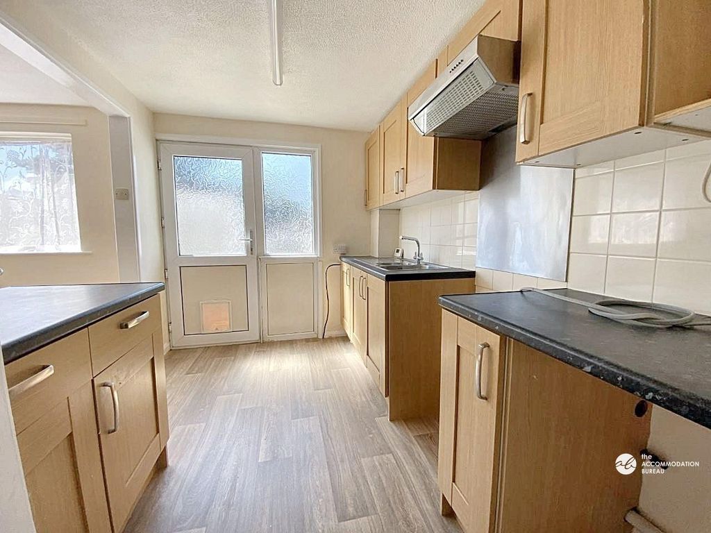 Property photo 3 of 15 Kitchen.Jpg