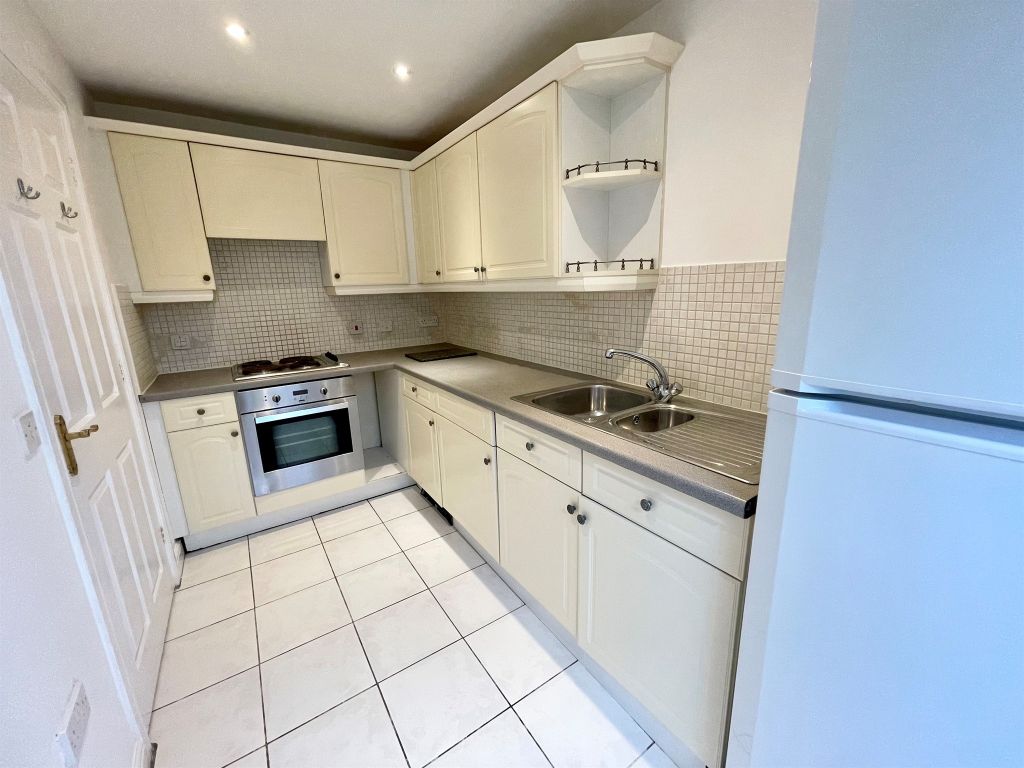 Property photo 3 of 6 Kitchen
